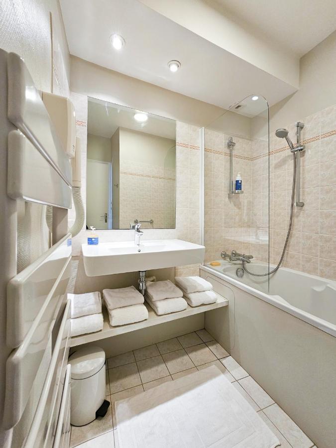 Bel Appartement, Bien Equipe Et Confortable Dans Le Centre Historique Фужер Экстерьер фото